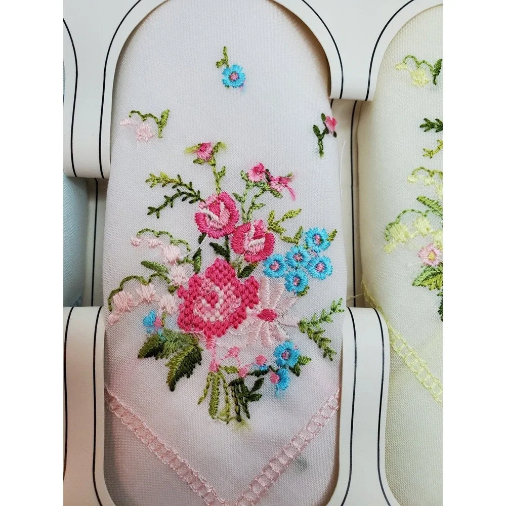 Vintage Floral Embroidered Handkerchiefs Hankies 100% Cotton‎ 3 Pk Taiwan New